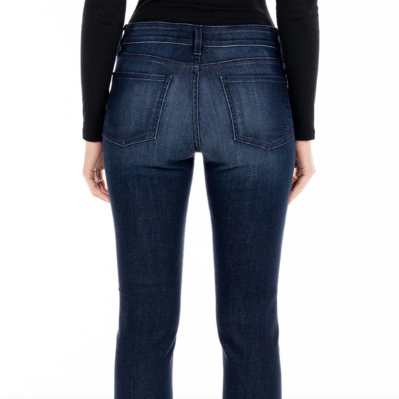 Fidelity - Picture 3 of 10